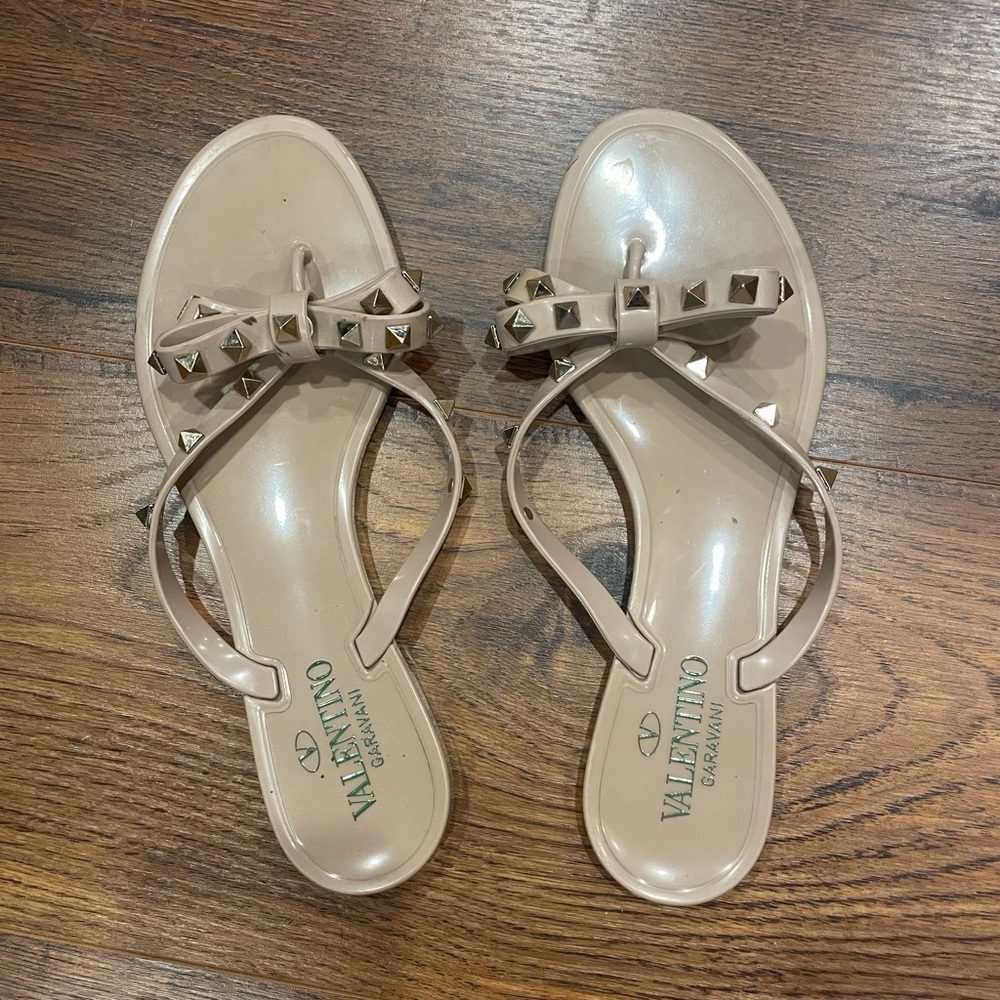 Valentino Garavani Women's rock stud jelly flip flops